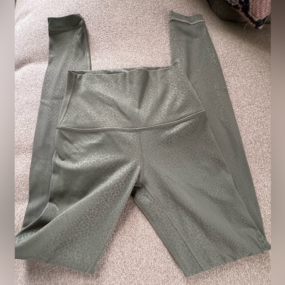 Lululemon // align high rise // embossed // size 2